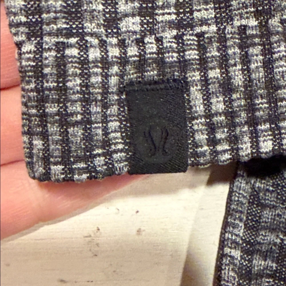lululemon athletica restless heathered Gray/black‎ pullover athletic top 6